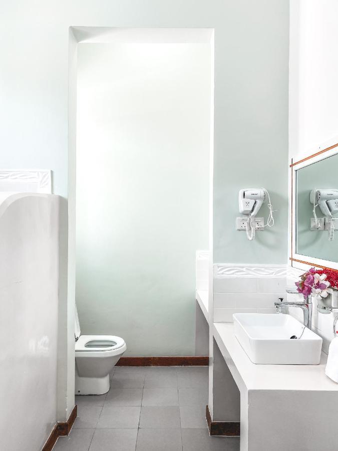 The Golden Blue Luxury Hotel Bwejuu Zewnętrze zdjęcie